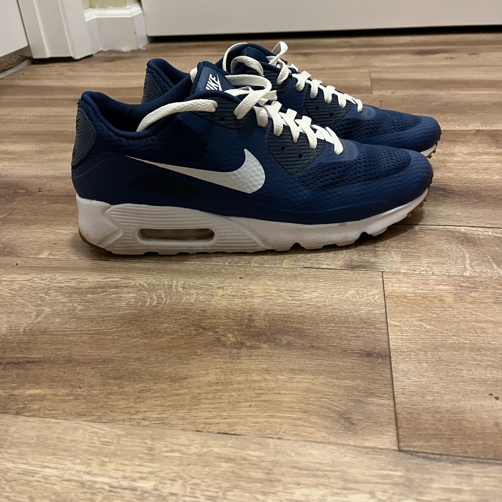 Nike Men's Navy and White Air Max Sneakers